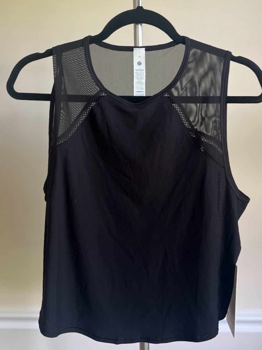 Lululemon NWT Sculpt Lace Trim Cropped Black Tank Top Size 10 - Picture 7 of 10